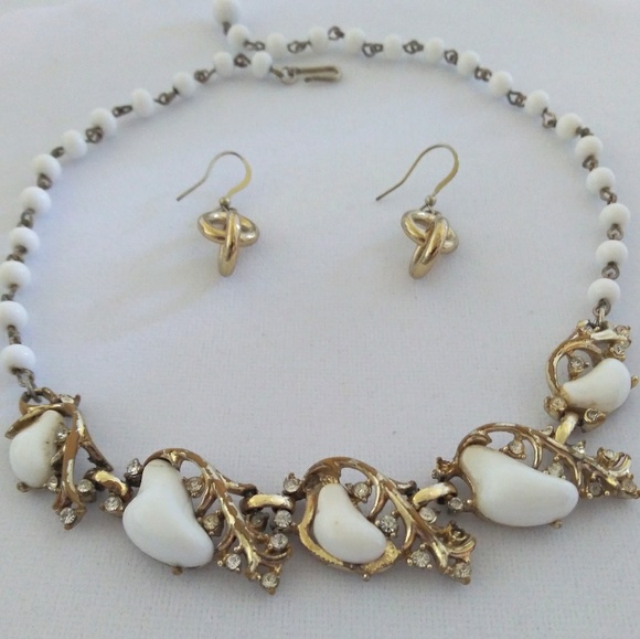 Vintage White and Gold leaf Choker - Picture 1 of 7